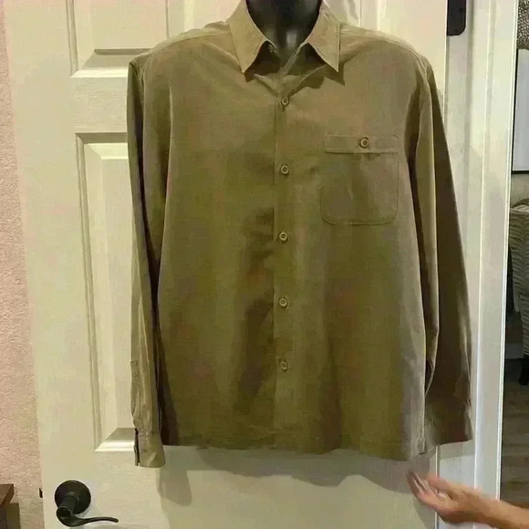 REI Men’s Button Down Shirt Size M Excellent Condition beautiful fabric - Picture 1 of 6